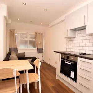 small-cosy-studio-in-plaistow-east-london.brighton-hotels-england.com/